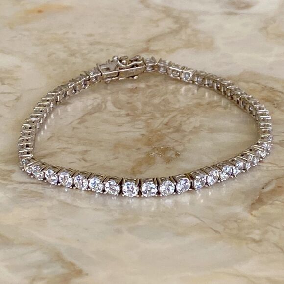10 Carats Sterling Silver & Cubic Zirconia Tennis Bracelet - Picture 1 of 13